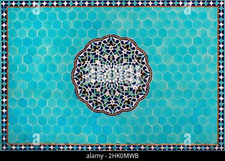 Dekorative Keramik Mosaik Fliesen in einer Moschee, Iran Stockfoto