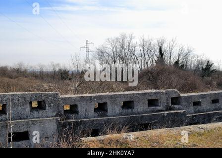 Friaul Julisch Venetien, Berg sei Busi. Italienischer Betongraben. Stockfoto