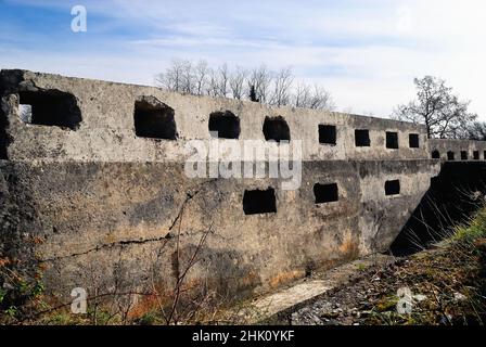 Friaul Julisch Venetien, Berg sei Busi. Italienischer Betongraben. Stockfoto