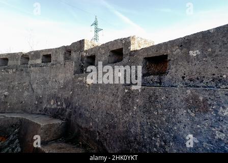 Friaul Julisch Venetien, Berg sei Busi. Italienischer Betongraben. Stockfoto