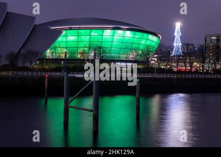 Die Ovo Hydra Arena, in einer bewölkten Nacht grün beleuchtet, Glasgow, Schottland Stockfoto