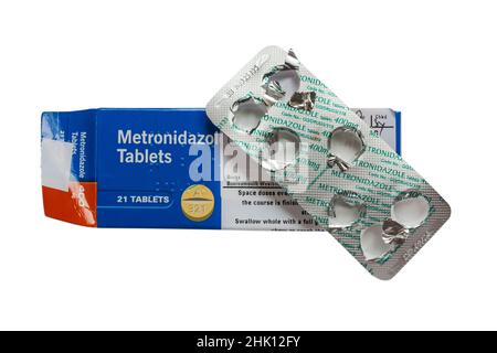 Leere gebrauchte Blisterpackung auf Packung Metronidazole Tabletten Antibiotika verwendet, um eine Reihe von bakteriellen Infektionen, Antibiotika-Kapseln Pillen zu behandeln Stockfoto