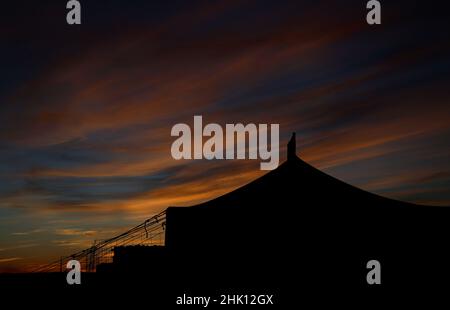 Ein Jaima (Zelt) in der Wüste, bei Sonnenuntergang, im Sahraui-Flüchtlingslager Smara in Tindouf, Algerien. Stockfoto
