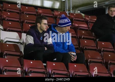 NORTHAMPTON, GROSSBRITANNIEN. FEB 1st Barrows Fans vor dem Spiel der Sky Bet League 2 zwischen Northampton Town und Barrow im PTS Academy Stadium, Northampton am Dienstag, den 1st. Februar 2022. (Kredit: John Cripps | MI Nachrichten) Kredit: MI Nachrichten & Sport /Alamy Live Nachrichten Stockfoto