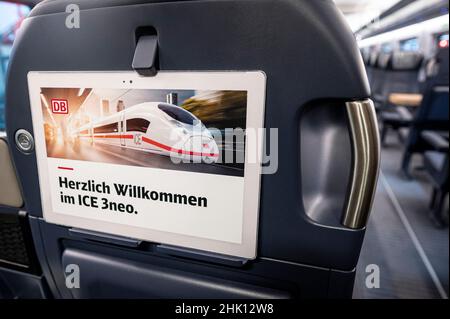 Berlin, Deutschland. 01st. Februar 2022. Der Innenraum des neuen ICE 3neo der Deutschen Bahn. Die Deutsche Bahn hat bei Siemens ICE 3neo bestellt, die ab Ende 2022 ausgeliefert werden sollen. Quelle: Fabian Sommer/dpa/Alamy Live News