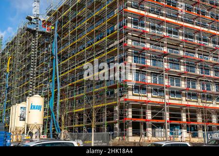 Große Baustelle, Gerüstschale eines Bürogebäudekomplexes, O-Werk Campus in Bochum, NRW, Deutschland Stockfoto