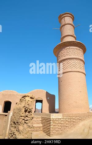 Kharanagh Ardakan Castle, ein altes Dorf mit einem Minarett in der Nähe der Wüstenstadt Yazd im Iran