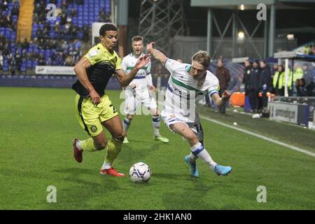 Birkenhead, Großbritannien. 01st. Februar 2022. Paul Glatzel von Tranmere Rovers schlägt seinen Mann während des zweiten Spiels der Sky Bet League zwischen Tranmere Rovers und Stevenage am 1st 2022. Februar im Prenton Park in Birkenhead, England. (Foto von Richard Ault/phcimages.com) Quelle: PHC Images/Alamy Live News Stockfoto