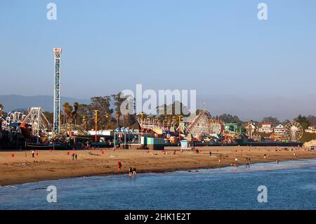 Blick auf den Strand von Santa Cruz und die Unterhaltungsangebote Stockfoto