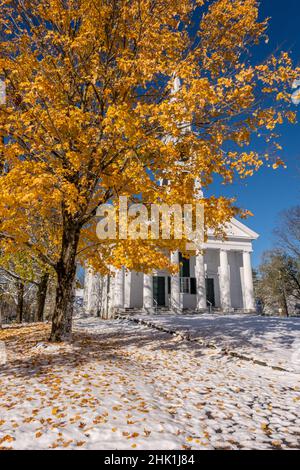 Die Unitarian Universalist Church on the Town Common in Petersham, MA Stockfoto