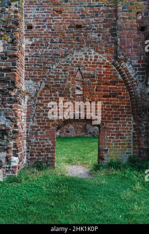 Ruinen der Abtei Eldena (Hilda) - ist ein ehemaliges Zisterzienserkloster in der Nähe der heutigen Stadt Greifswald in Mecklenburg-Vorpommern, Deutschland. Stockfoto