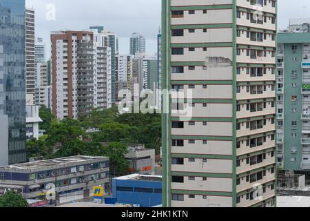 Recife, PE, Brasilien - 14. Oktober 2021: Blick auf die Gebäude des Viertels Boa Viagem. Stockfoto