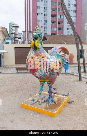 Recife, PE, Brasilien - 14. Oktober 2021: Statue zu Ehren der Galo da Madrugada, Pernambuco-Karnevalsikone auf dem Boa Viagem-Platz. Stockfoto