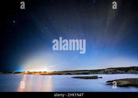 Nachthimmel in Delimara auf Malta Stockfoto