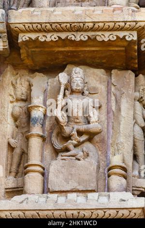 Wandbemalung einer männlichen Figur im Duladeo Tempel, der dem Hindu-gott Lord Shiva, der südlichen Tempelgruppe, Khajuraho, Madhya Pradesh, Indien, gewidmet ist Stockfoto