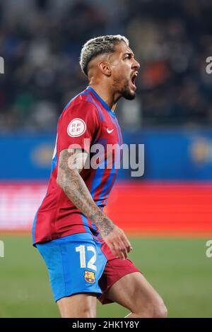 BARCELONA - JAN 29: Matheus Pereira feiert, nachdem er beim Primera RFEF-Spiel zwischen dem FC Barcelona B und Real Madrid Castilla ein Tor erzielt hat Stockfoto