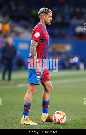 BARCELONA - JAN 29: Matheus Pereira in Aktion während des Primera RFEF-Spiels zwischen dem FC Barcelona B und Real Madrid Castilla im Johan Cruyff Stadion Stockfoto