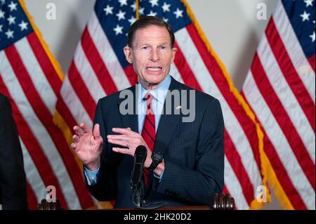 Washington, Usa. 01st. Februar 2022. Der US-Senator Richard Blumenthal (D-CT) spricht auf der Pressekonferenz des demokratischen Ausschusses des Senats. Kredit: SOPA Images Limited/Alamy Live Nachrichten Stockfoto