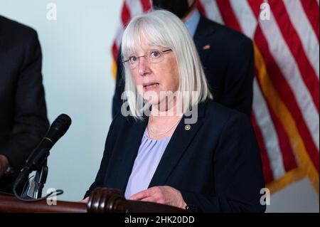 Washington, Usa. 01st. Februar 2022. Der US-Senator Patty Murray (D-WA) spricht auf der Pressekonferenz des demokratischen Ausschusses des Senats. Kredit: SOPA Images Limited/Alamy Live Nachrichten Stockfoto