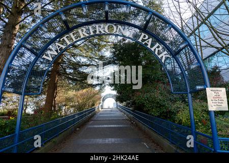 North Vancouver, BC, Kanada - April 13 2021 : Eingang zum Waterfront Park. Stockfoto