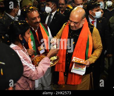 Saharanpur, Uttar Pradesh, Indien. 29th Januar 2022. Vor den Wahlen zur Versammlung von Uttar Pradesh führte der Innenminister der Union, Amit Shah, am 29. Januar in Sharda Nagar in Saharanpur eine Tür-zu-Tür-Kampagne durch. Die Umfragen der Uttar Pradesh-Versammlung werden ab Februar 10 in 7 Phasen stattfinden. (Bild: © Arnav Kaushik/Pacific Press via ZUMA Press Wire) Stockfoto