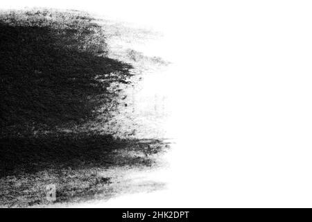 Schwarzer Pinsel streichelt Ölfarben auf weißem Papier. Isoliert auf weißem Hintergrund. Stockfoto