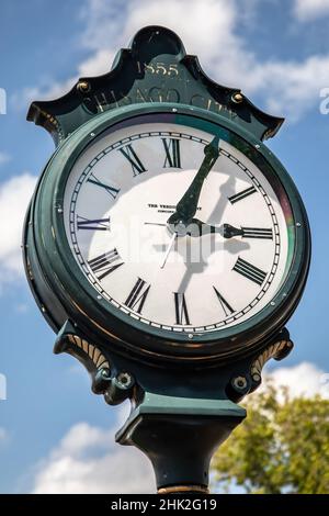 Vintage 1855 Uhrenturm an der Old Towne Road in Chisago City, Minnesota. Stockfoto