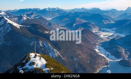 Blick Richtung Jachenau und Karwendel. Blick vom Mt. Herzogstand am Walchensee. Deutschland, Bayern Stockfoto