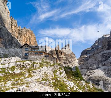 Berghütte Rifugio Tuckett e Sella. Die Brenta-Dolomiten, UNESCO-Weltkulturerbe. Italien, Trentino, Val Rendena. (Nur Für Redaktionelle Zwecke) Stockfoto