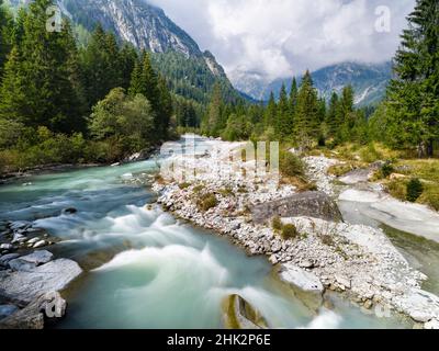 Fluss Sarca. Val di Genova im Parco Naturale Adamello, Brenta, Trentino, Italien, Val Rendena Stockfoto