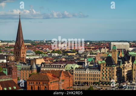 Schweden, Scania, Malmö, Inre Hamnen Innenhafen, erhöhter Blick auf die Skyline Stockfoto