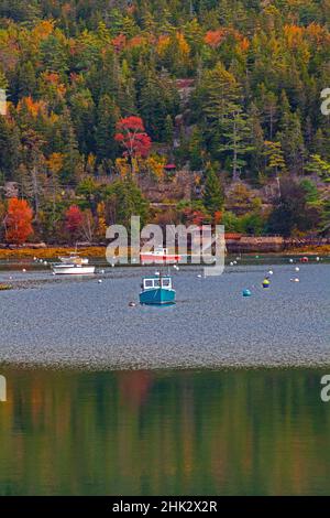 USA, New England, Maine, Mt. Desert, Southwest Harbor mit Holzbooten Stockfoto