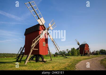 Schweden, Insel Oland, Storlinge, antike Holzwindmühlen Stockfoto