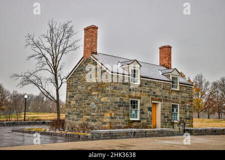 USA, District of Columbia. Lockkeeper's House in der National Mall während eines verschneiten Nachmittags. Stockfoto