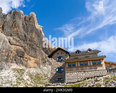 Berghütte Rifugio Tuckett e Sella. Die Brenta-Dolomiten, UNESCO-Weltkulturerbe. Italien, Trentino, Val Rendena. (Nur Für Redaktionelle Zwecke) Stockfoto