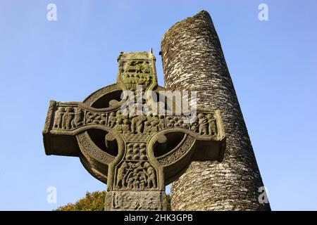 Muiredach-Kreuz, Cros Mhuireadaigh, Keltenkreuz, Hochkreuz Kreuz von Muiredach, Rundturm, Mainistir Bhuithe, Monasterboice, eine Klosterruine der IROS Stockfoto