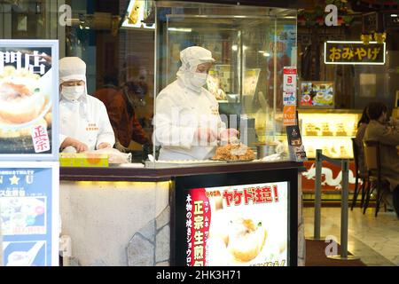 Yokohama, Japan: 1. Februar 2022, das chinesische Mondneujahr in Yokohamas Chinatown, Präfektur Kanagawa, Japan. Quelle: Michael Steinebach/AFLO/Alamy Live News Stockfoto