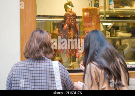 Yokohama, Japan: 1. Februar 2022, das chinesische Mondneujahr in Yokohamas Chinatown, Präfektur Kanagawa, Japan. Quelle: Michael Steinebach/AFLO/Alamy Live News Stockfoto