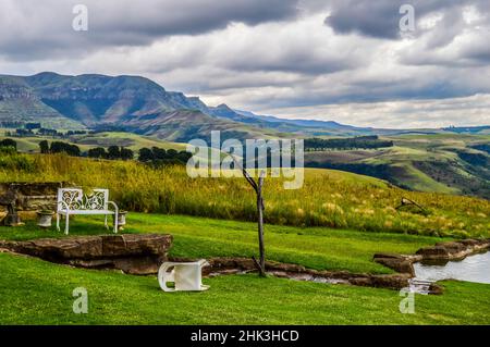 Champagnertal in Drakensberg Drachenberge an einem bewölkten Tag Stockfoto