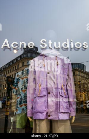 Schweden, Stockholm, Acne Studios, Flagshipstore der berühmten schwedischen Modemarke im ehemaligen Bankgebäude, das der Welt den Begriff Stockholm Syn gab Stockfoto