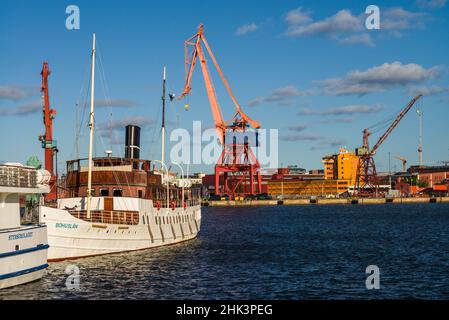 Schweden, Vastragotland und Bohuslan, Gothenburg, Werftkran, Skyline der Stadt Stockfoto
