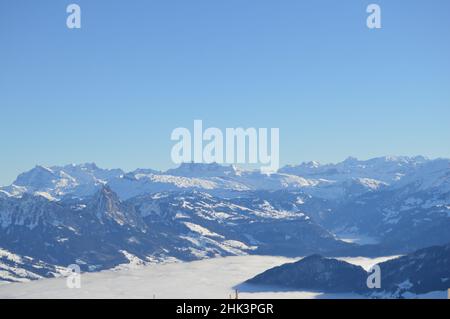 Panoramablick alipne und Schnee Blick vom Mount Rigi Kulm Kaltbad in der Nähe von Vitznau, Schweiz Stockfoto