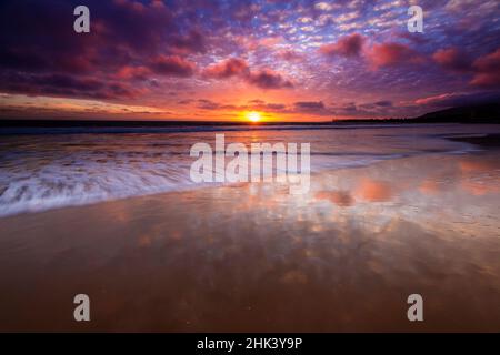 Sonnenuntergang über der Kanalinseln von Ventura State Beach, Ventura, Kalifornien USA Stockfoto