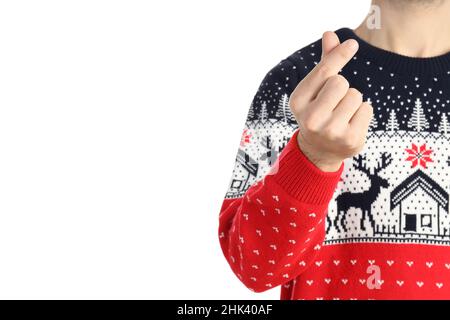 Kerl in Weihnachts-Pullover mit koreanischem Herzzeichen, isoliert auf weißem Hintergrund Stockfoto