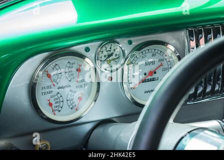 USA, Massachusetts, Essex. Antike Autos, Lenkrad im Innenraum der 50er Jahre. Stockfoto