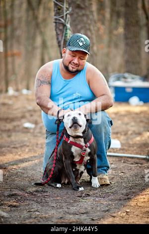 Die Zeltstadt in Lakewood, NJ, hat rund 70 Einwohner. Aus allen Gesellschaftsschichten leben die Bewohner am Rande und versuchen mit Spenden, allen Ansprüchen und Einfallsreichtum zuzuzuzuzuzukommen. Stockfoto