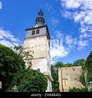 Bad Frankenhausen, Thüringen, Deutschland: Der schiefe Kirchturm der Oberkirche, auch bekannt als schiefer Turm von Bad Frankenhausen. Stockfoto