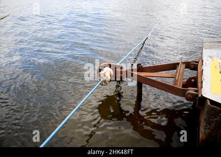 Das Seil wurde verwendet, um die Fähre von windermere bei Far sawrey zu ziehen und zum bowness-on-windermere Lake District, cumbria, england, großbritannien, hinüber zu schauen Stockfoto