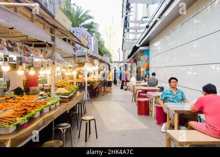 Bangkok-Thailand JUL 25 2018: Bürgersteig in der Platinum Fashion Mall mit Street Shop, Bangkok, Thailand Stockfoto