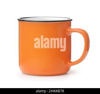 Seitenansicht des weißen weißen weißen Kaffeebechers mit orangefarbenem Rohling Stockfoto